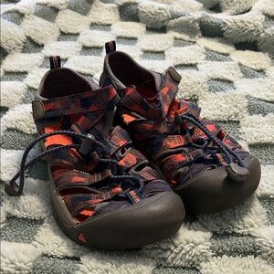 Keen sandals, youth size 3, good condition, navy/orange